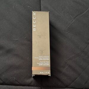 BECCA Aqua Luminous Foundation - Dark Golden
